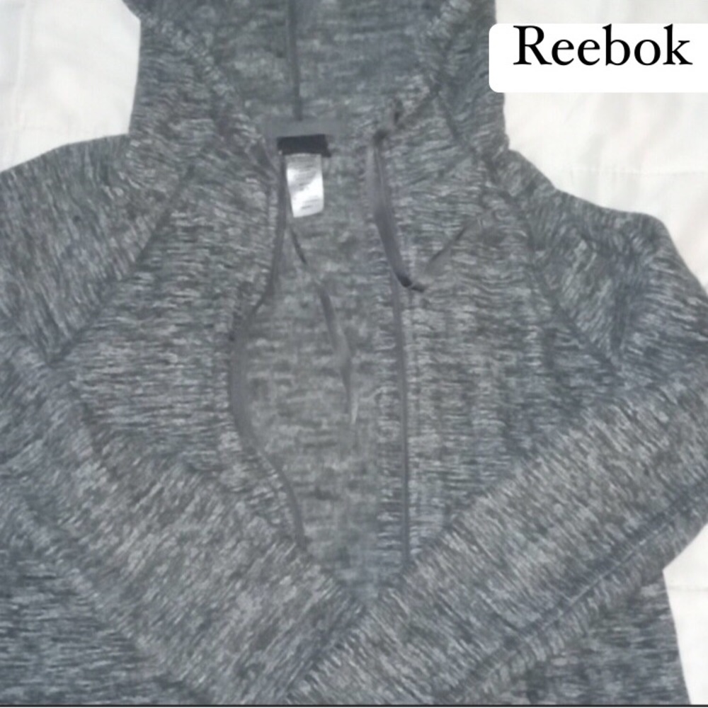 Sweater Color Grey Reebok for Women used good condition